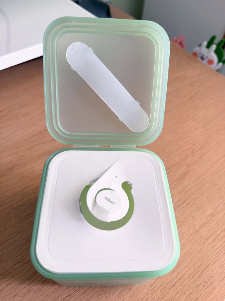 MEDIHEAL茶樹棉片開箱：內附衛生小勺子方便取用，細緻紗布材質近拍