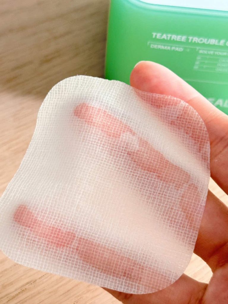 MEDIHEAL茶樹棉片開箱：內附衛生小勺子方便取用，細緻紗布材質近拍